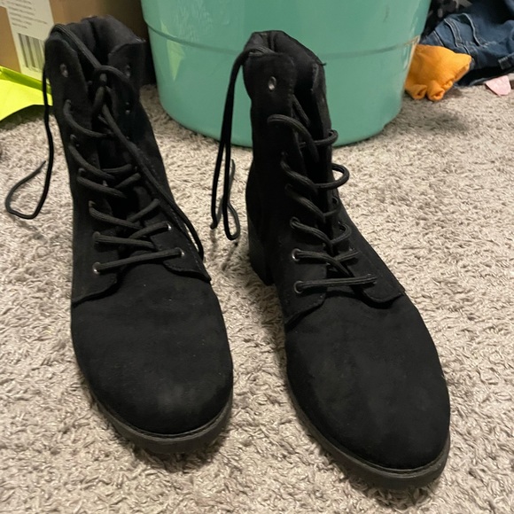 Boots - Picture 3 of 3